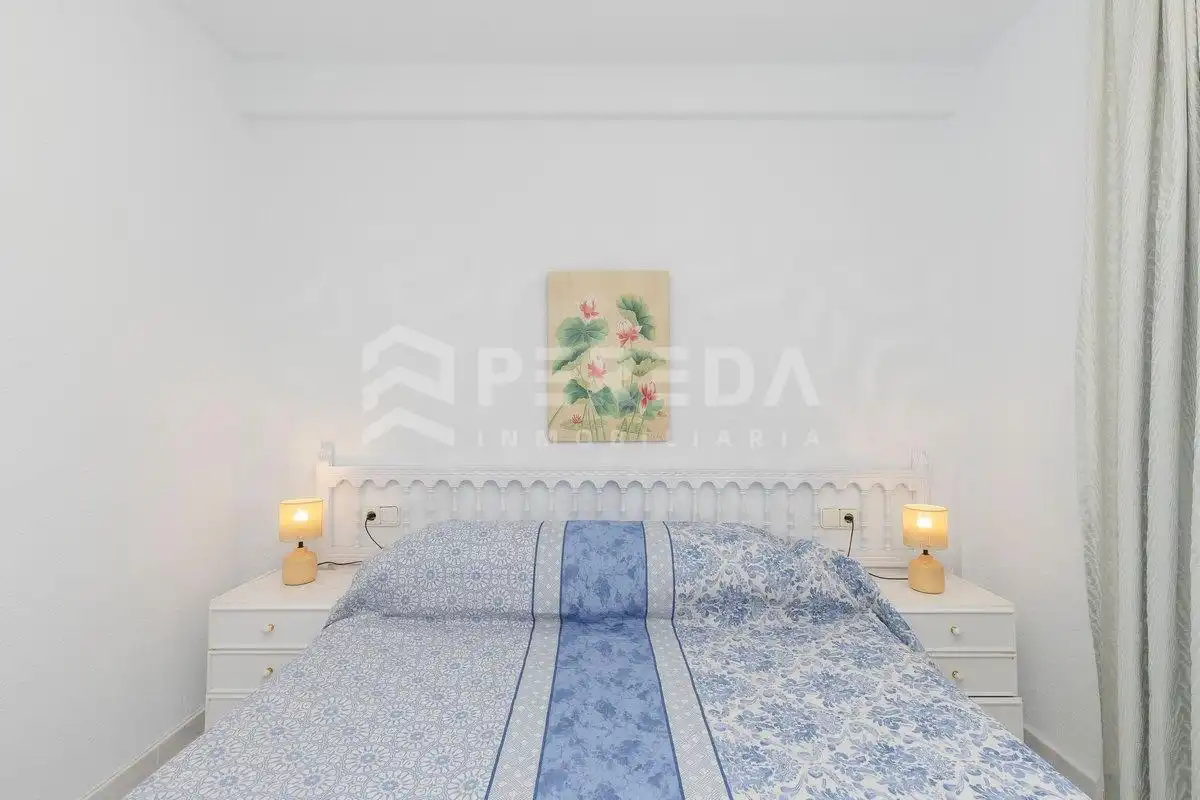 Schlafzimmer von Dachboden zum Verkauf in Roquetas de Mar mit Klimaanlage, Privatgarten und Möbliert