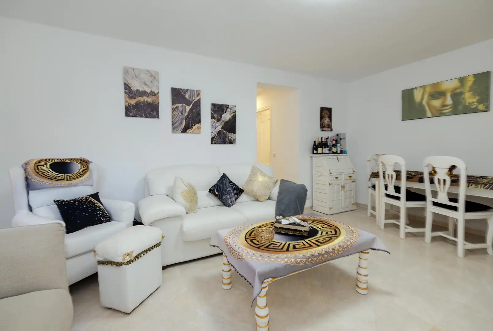 Sala de estar de Planta baja en venta en Marbella con Terraza y Piscina comunitaria