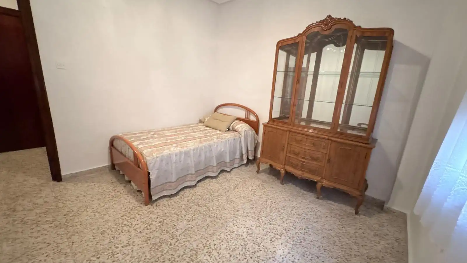 Schlafzimmer von Wohnung zur Miete in Elda mit Klimaanlage, Möbliert und Balkon