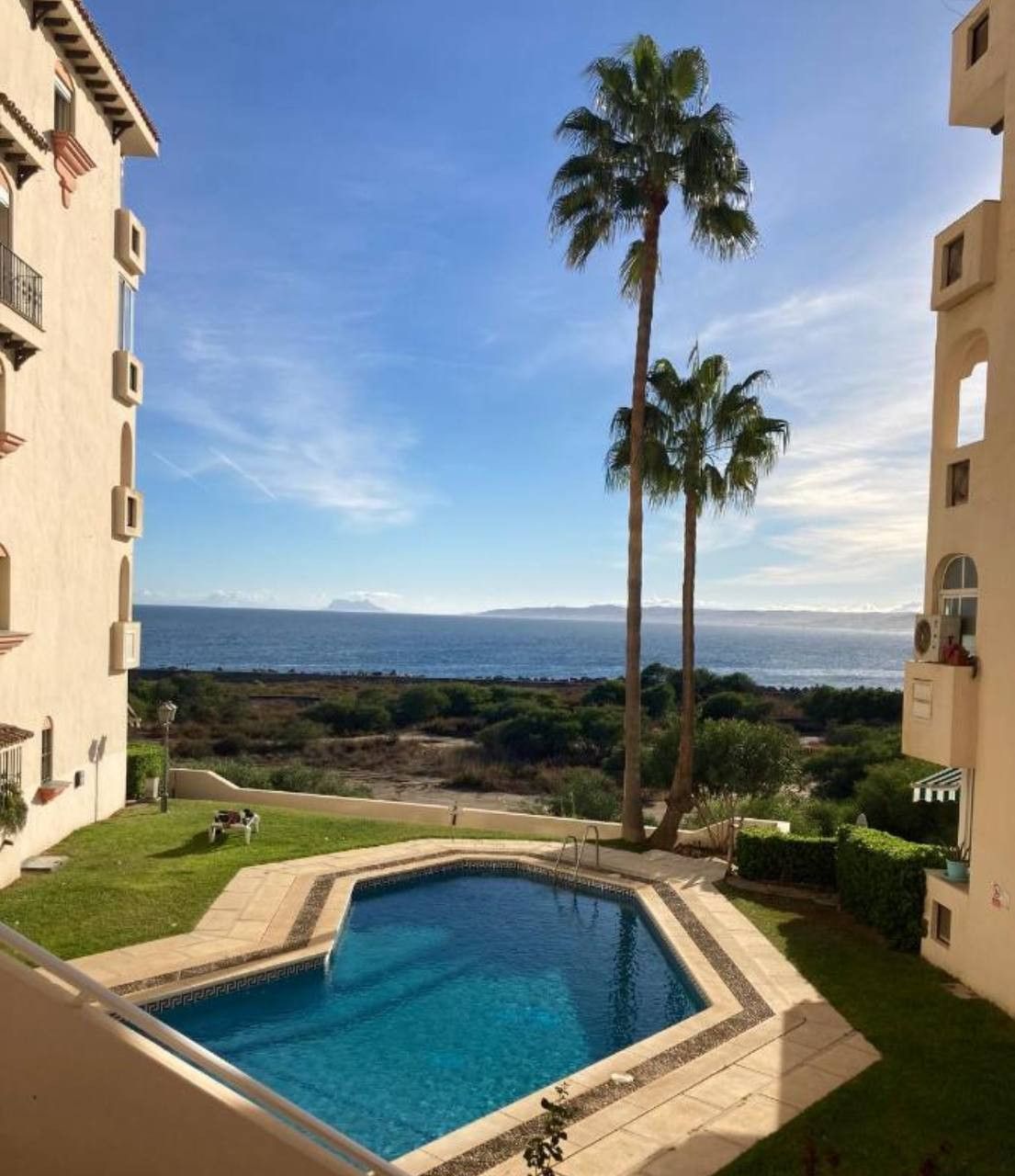 Exterior view of Attic to rent in Estepona  with Air Conditioner, Heating and Terrace