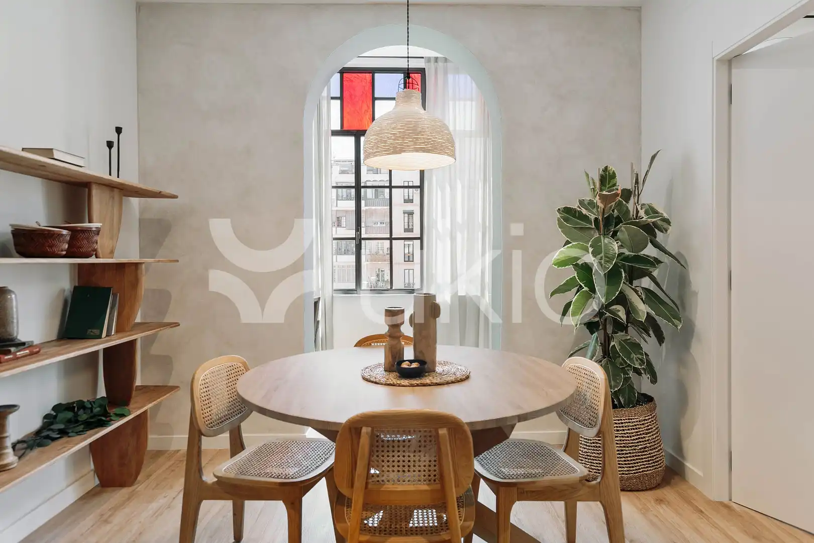 Menjador de Apartament de lloguer en Barcelona amb Aire condicionat, Calefacció i Moblat