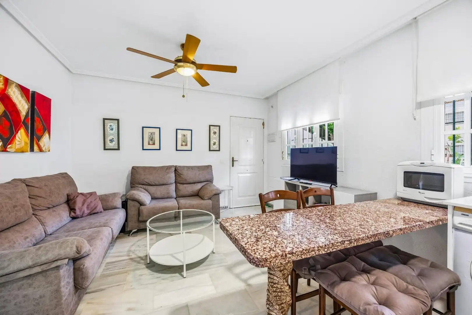 Sala de estar de Apartamento en venta en Chiclana de la Frontera con Jardín privado, Terraza y Amueblado
