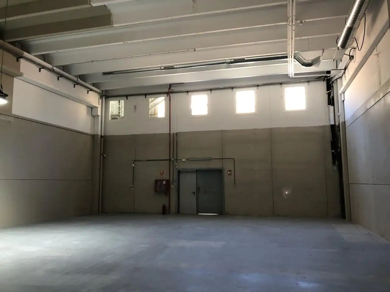 Nave industrial de alquiler en Barcelona con Calefacción y Alarma