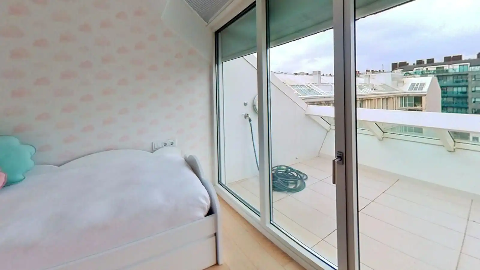 Bedroom of Flat for sale in Santiago de Compostela   with Air Conditioner, Heating and Terrace