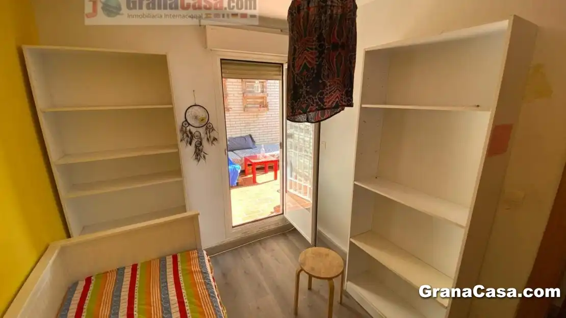 Bedroom of Flat for rent in Granada  with Air Conditioner, Heating and Terrace