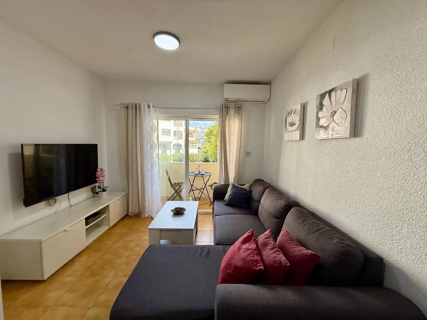 Wohnzimmer von Wohnungen zur Miete in Torrevieja mit Privatgarten, Terrasse und Möbliert