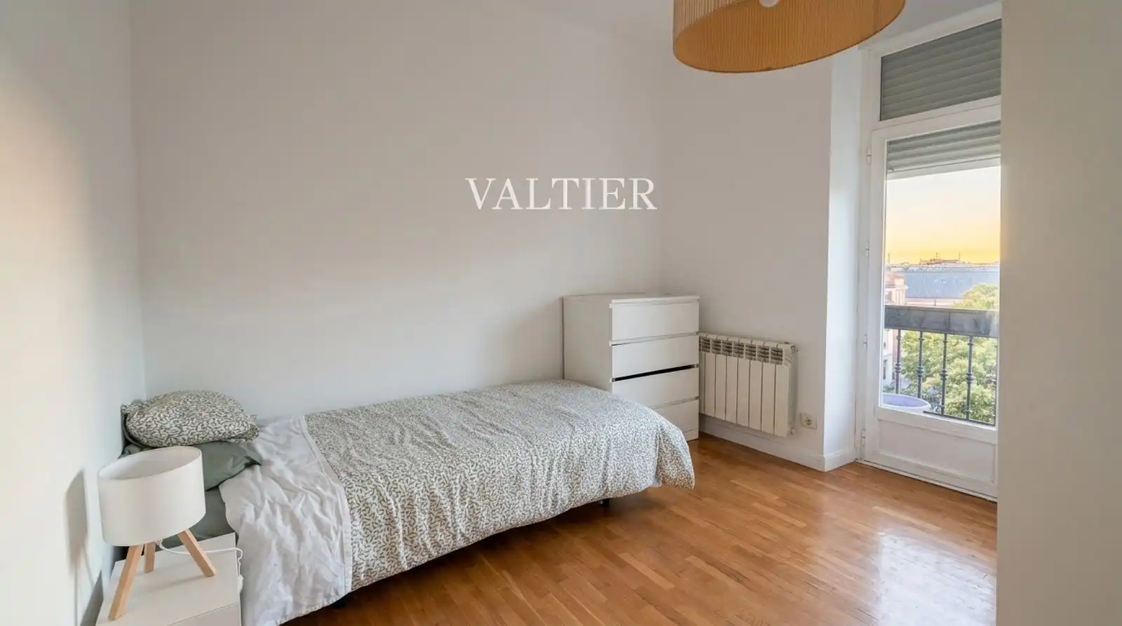 Bedroom of Flat for rent in Madrid  with Air Conditioner, Terrace and Furnished