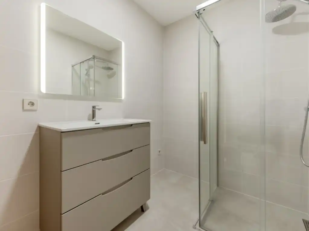 Bathroom of Houses for sale in El Campello  with Air Conditioner, Swimming Pool and Furnished