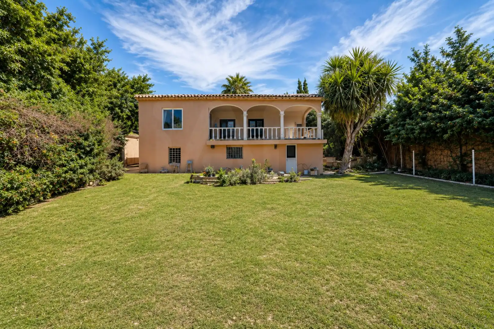 Vista exterior de Casa o xalet en venda en Marbella amb Aire condicionat i Terrassa