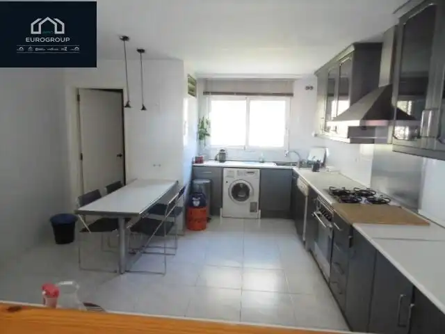 Cuina de Casa o xalet de lloguer en Benidorm amb Aire condicionat, Calefacció i Jardí privat