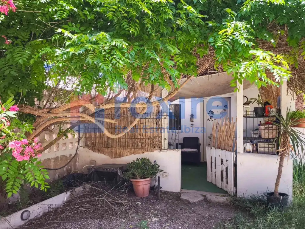 Vista exterior de Casa o xalet en venda en Sant Josep de sa Talaia amb Aire condicionat, Jardí privat i Terrassa
