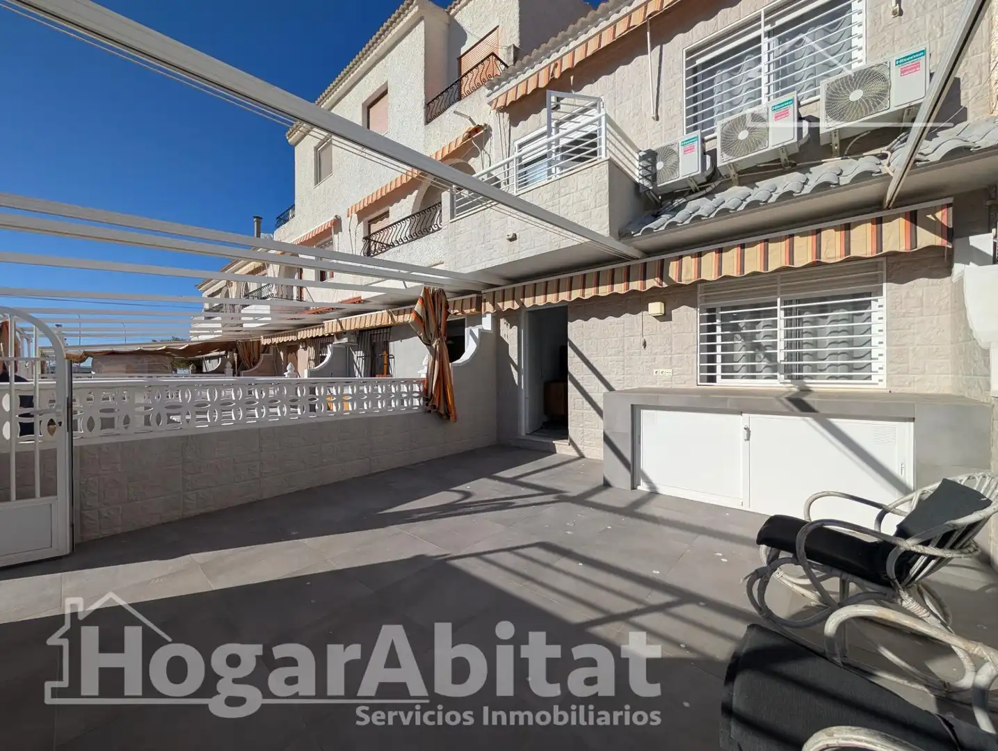 Vista exterior de Casa adosada en venta en Santa Pola con Aire acondicionado, Calefacción y Terraza