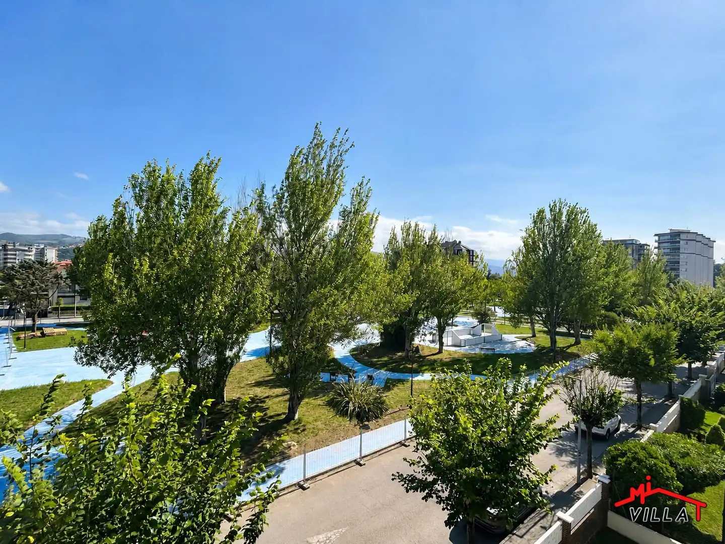 Piscina de Piso en venta en Laredo con Calefacción y Terraza