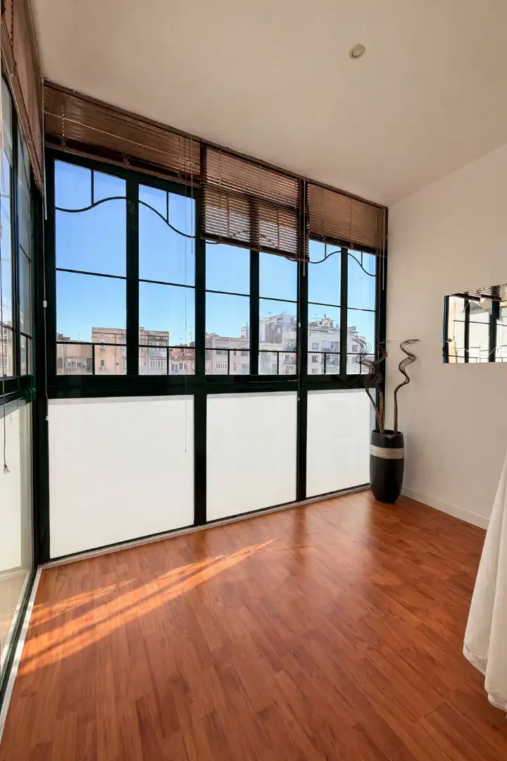 Vista exterior de Pis en venda en Barcelona amb Aire condicionat i Parquet
