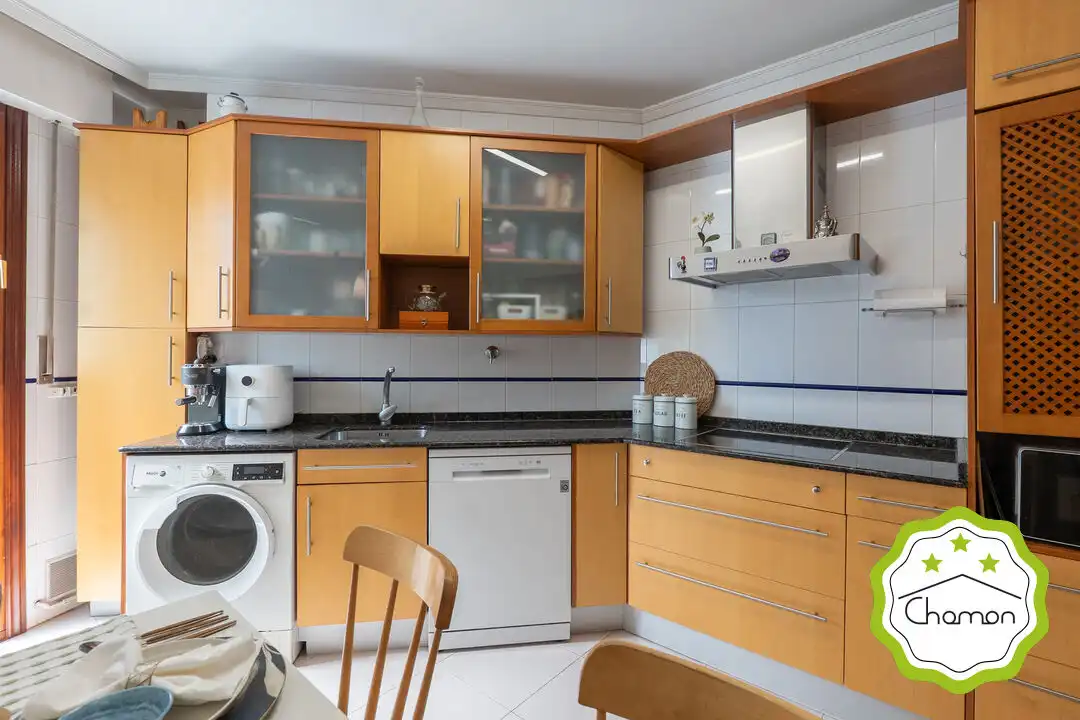Küche von Wohnung zum Verkauf in Bilbao  mit Heizung, Privatgarten und Abstellraum