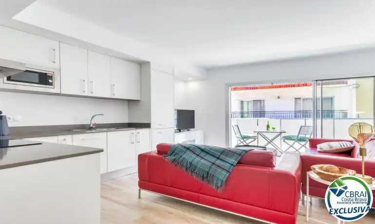 Sala de estar de Piso en venta en Roses con Calefacción, Horno y Microondas
