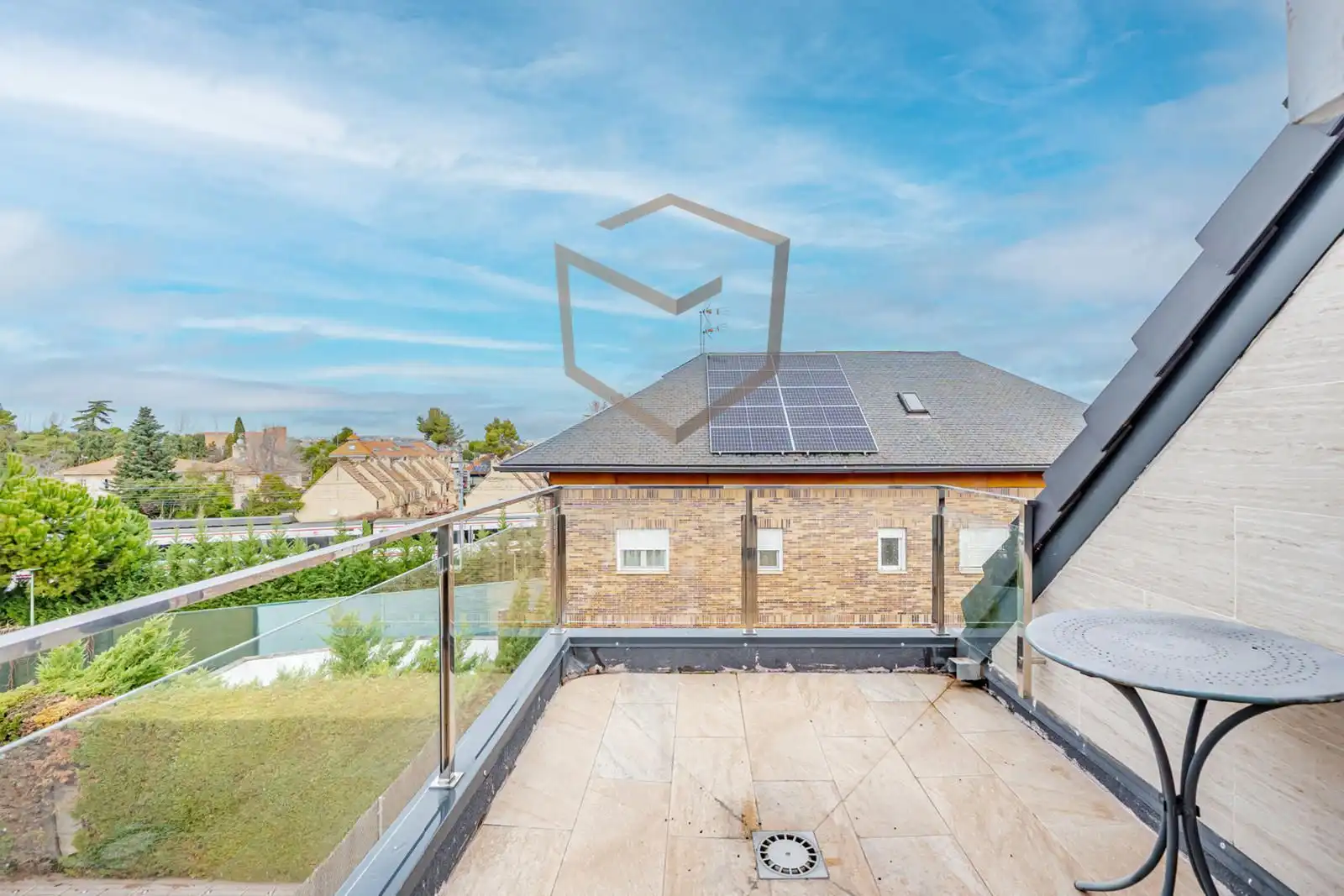 Terrasse von Einfamilien-Reihenhaus zum Verkauf in Pozuelo de Alarcón mit Klimaanlage, Heizung und Terrasse