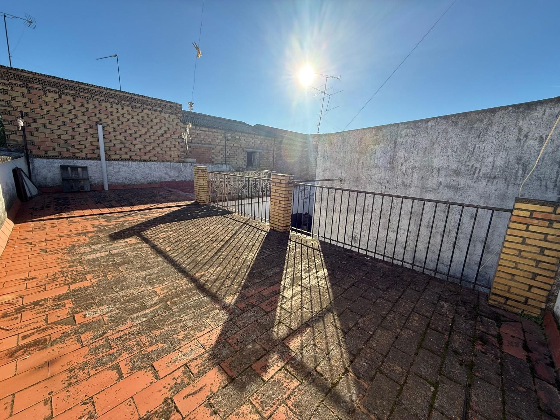 Vista exterior de Casa adosada en venda en Pilas amb Traster