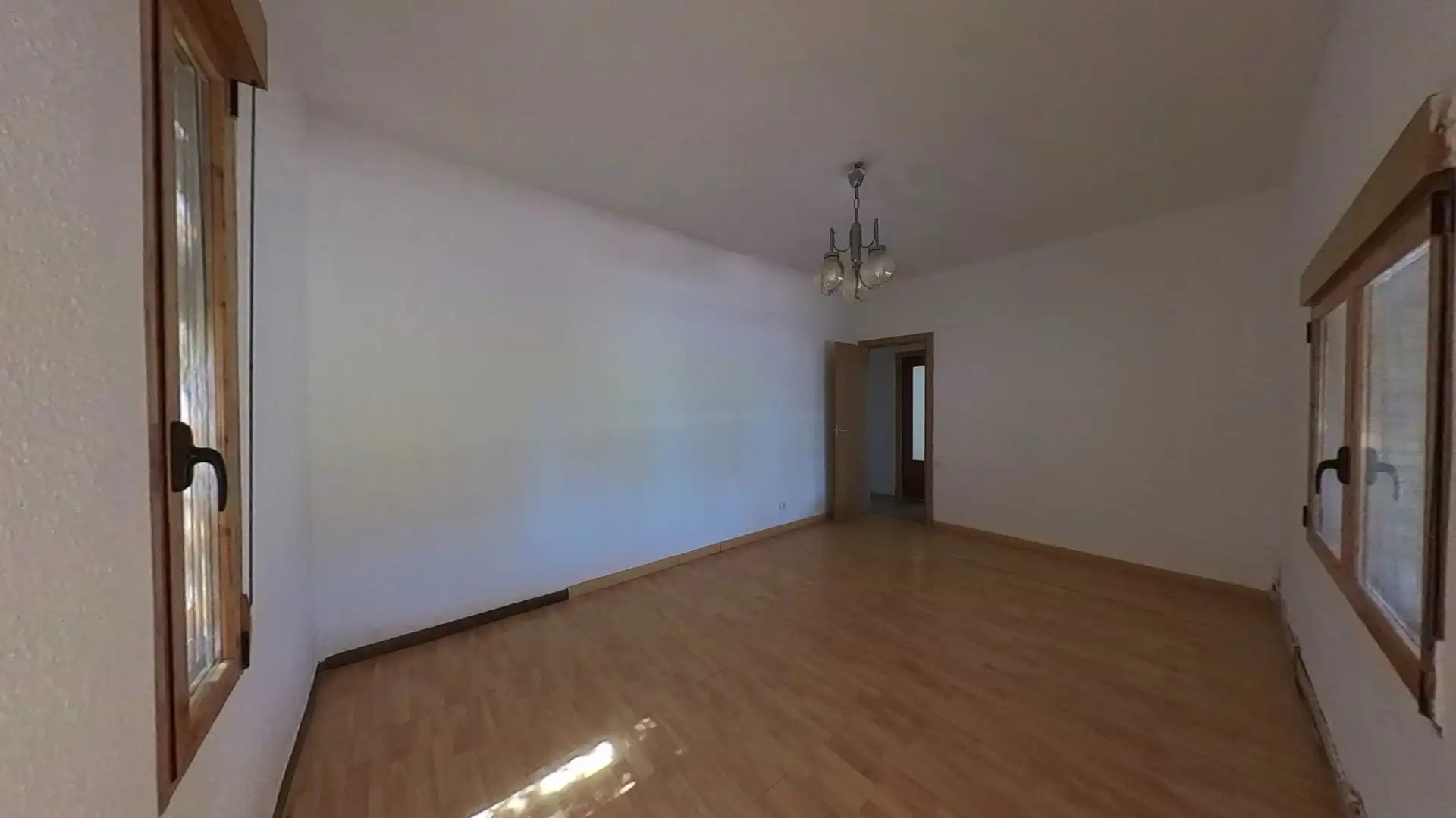 Sala d'estar de Casa o xalet en venda en Zaragoza amb Jardí privat i Piscina