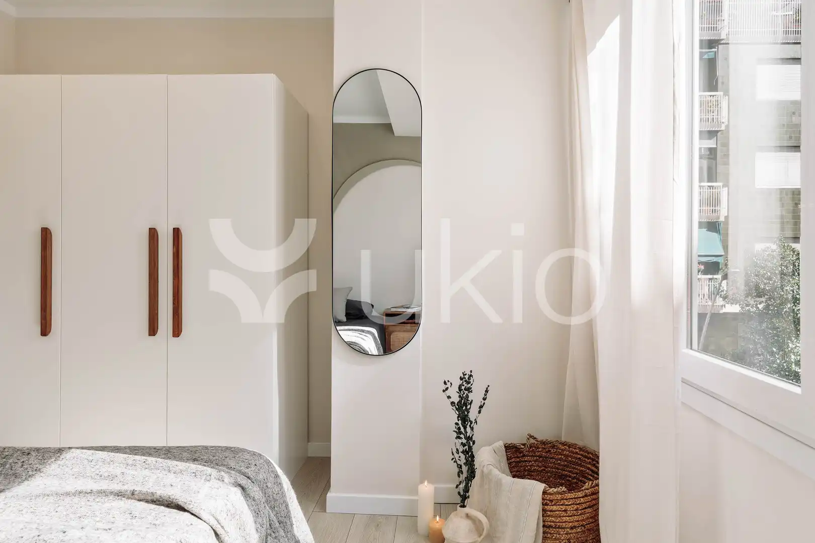 Dormitori de Apartament de lloguer en Barcelona amb Aire condicionat, Calefacció i Moblat