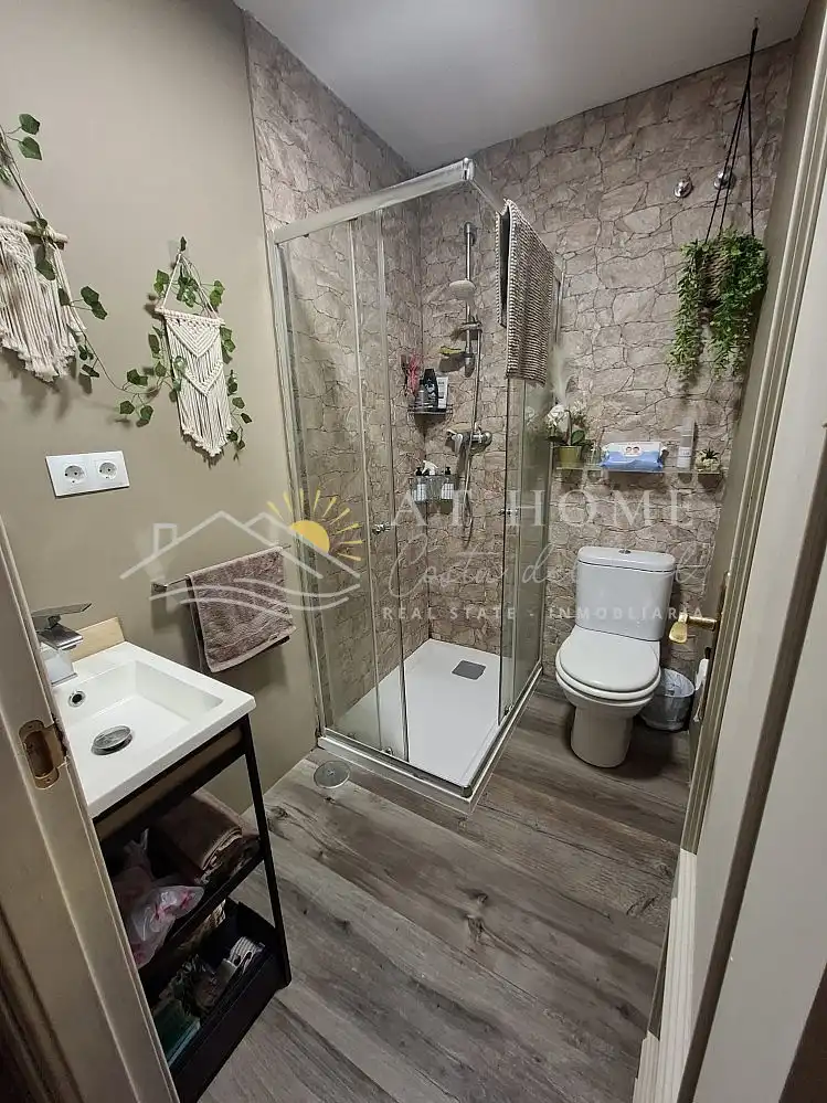 Baño de Apartamento de alquiler en Benalmádena con Terraza y Piscina