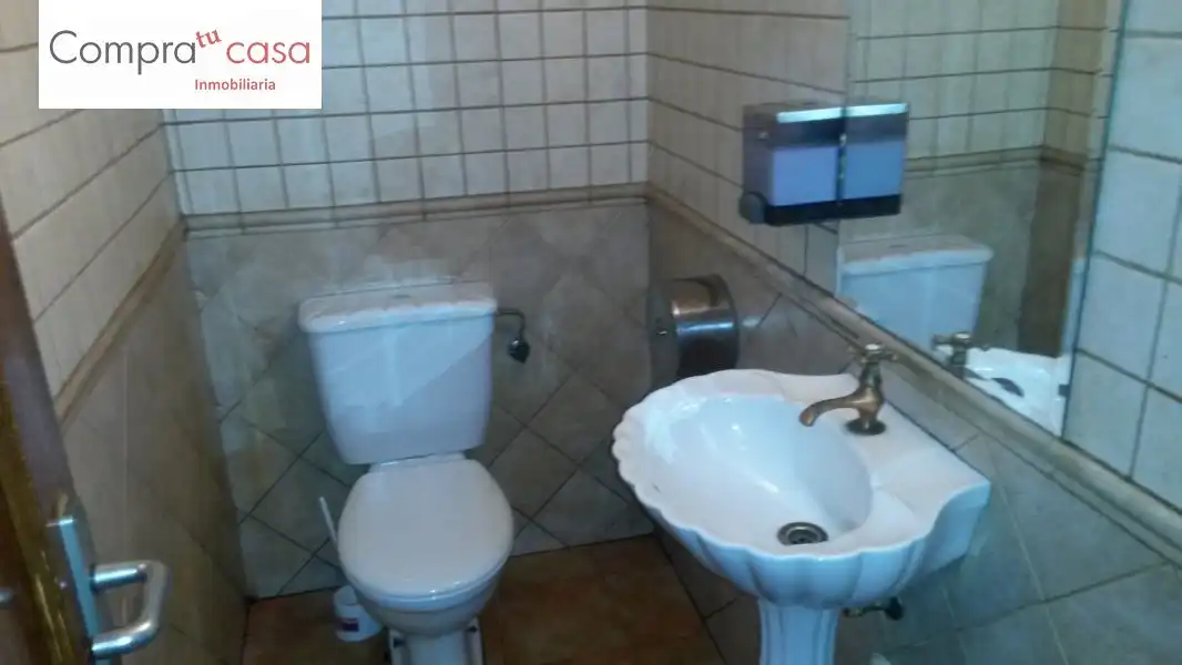 Baño de Local en venta en Segovia con Aire acondicionado y Amueblado