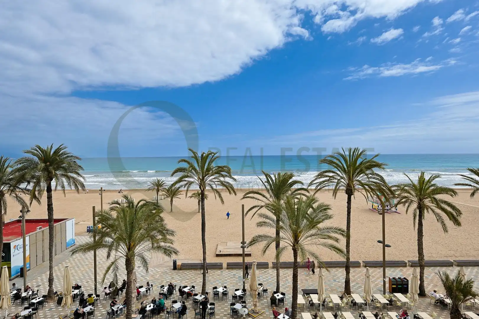 Außenansicht von Wohnung zum Verkauf in Alicante / Alacant mit Klimaanlage, Heizung und Privatgarten