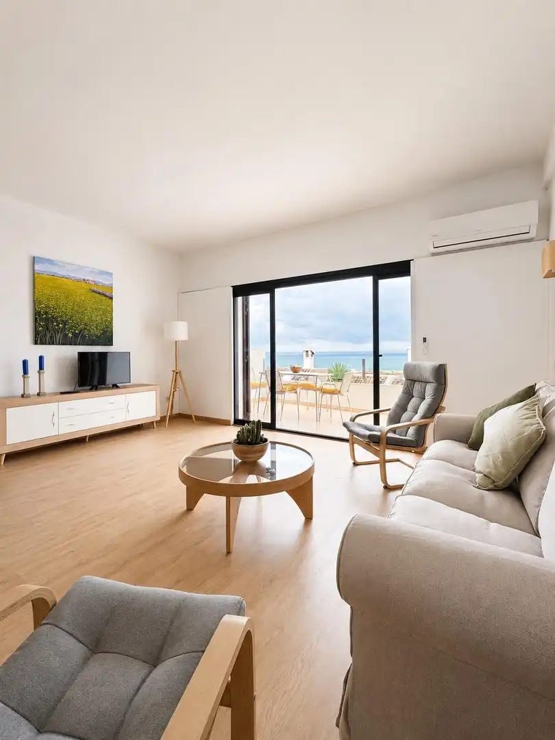 Wohnzimmer von Einfamilien-Reihenhaus zur Miete in Calvià mit Klimaanlage, Terrasse und Abstellraum