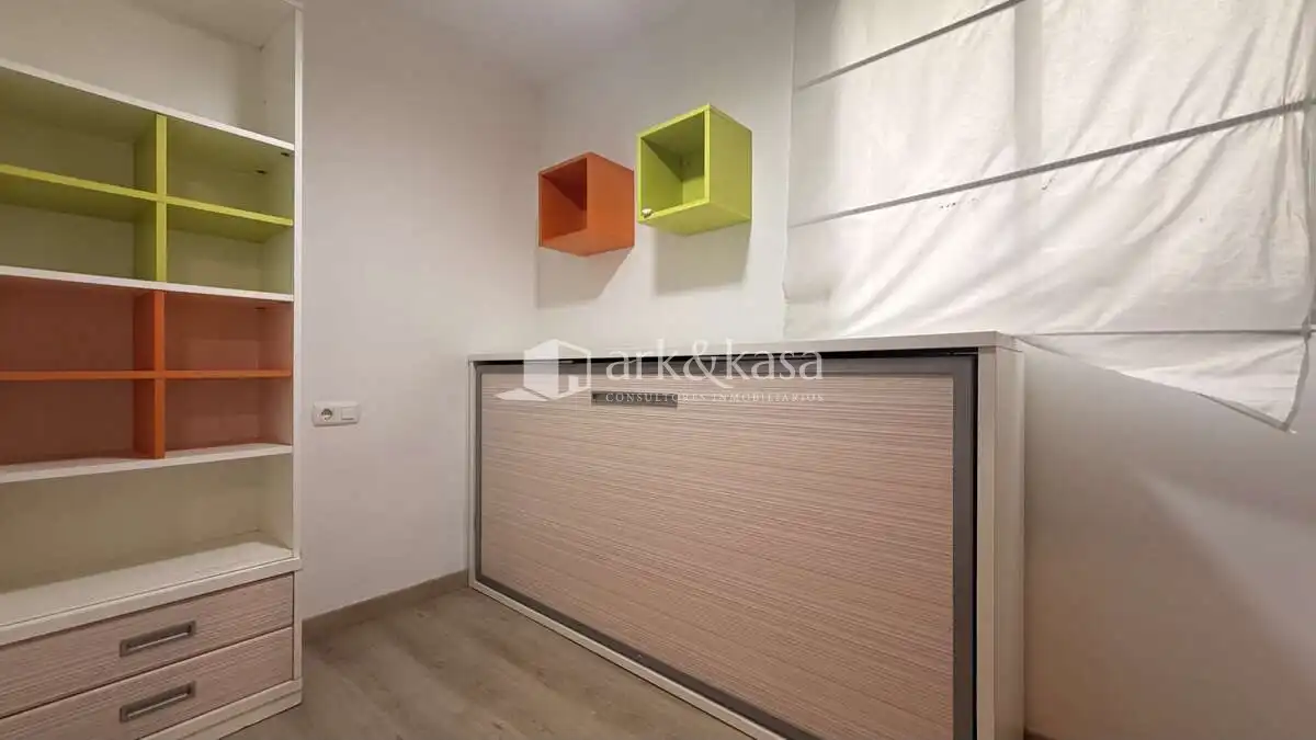 Schlafzimmer von Wohnung zur Miete in Valencia mit Klimaanlage, Abstellraum und Möbliert