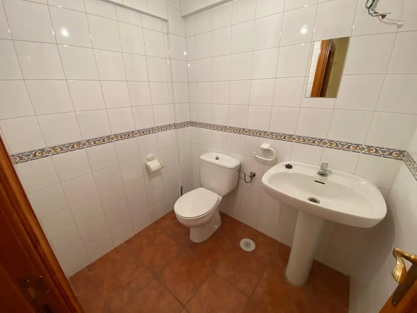 Bathroom of Commercial properties for rent in Vigo   with Air Conditioner, Parquet flooring and Alarm
