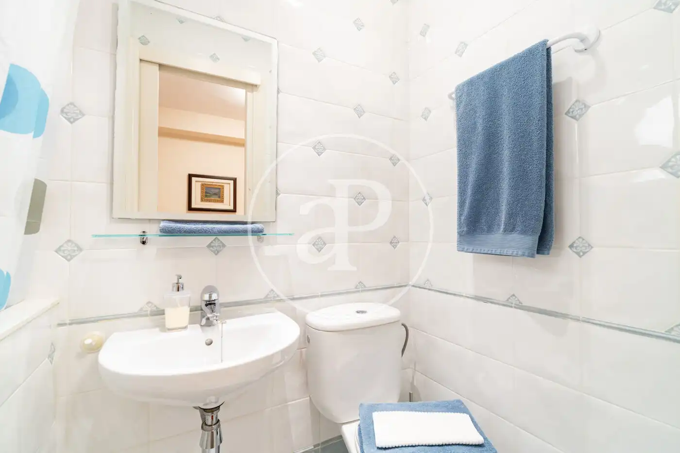 Bathroom of Flat for rent in Barcelona  with Air Conditioner, Heating and Terrace