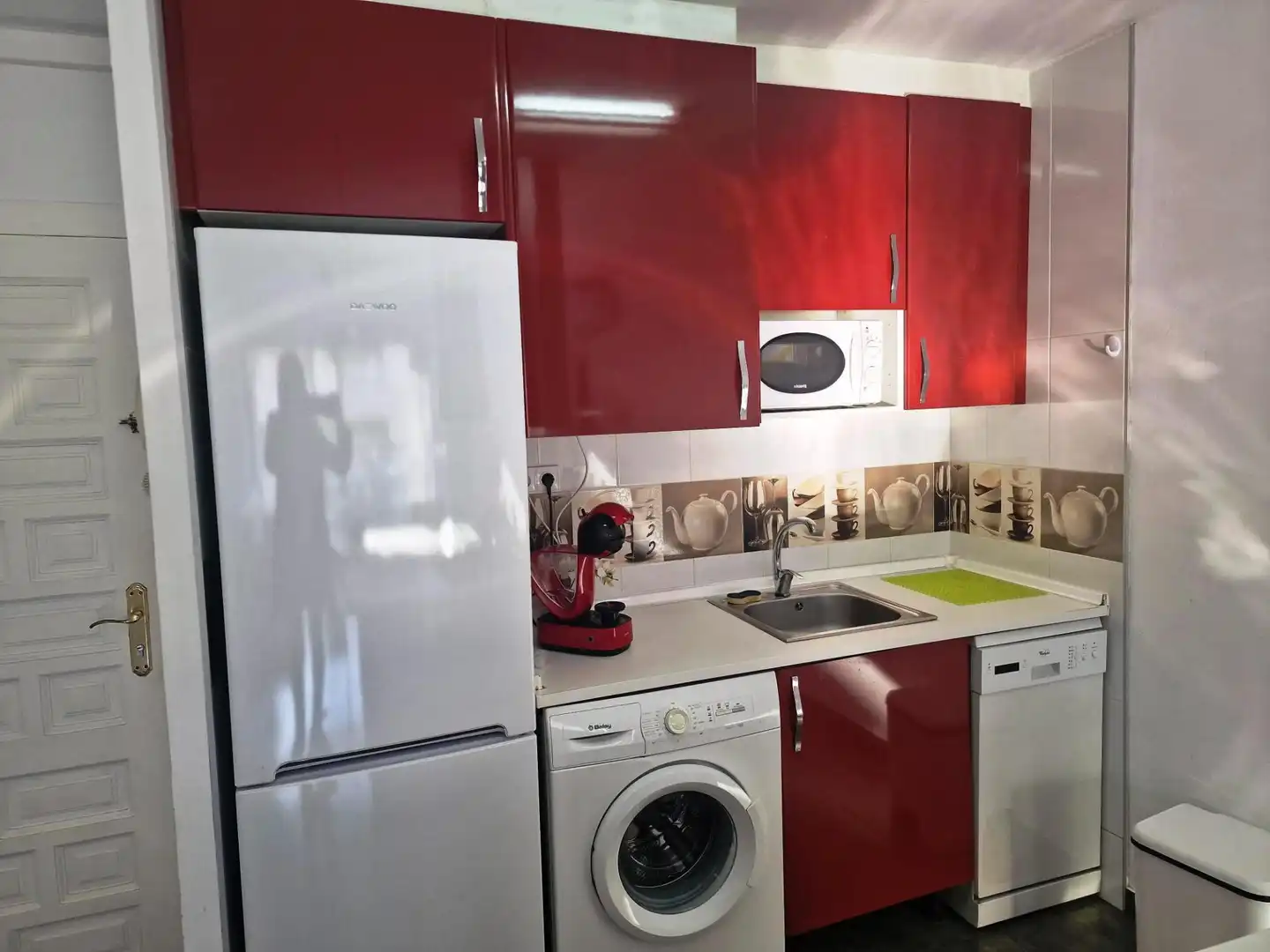 Cuina de Apartament de lloguer en Cambrils amb Aire condicionat, Terrassa i Moblat