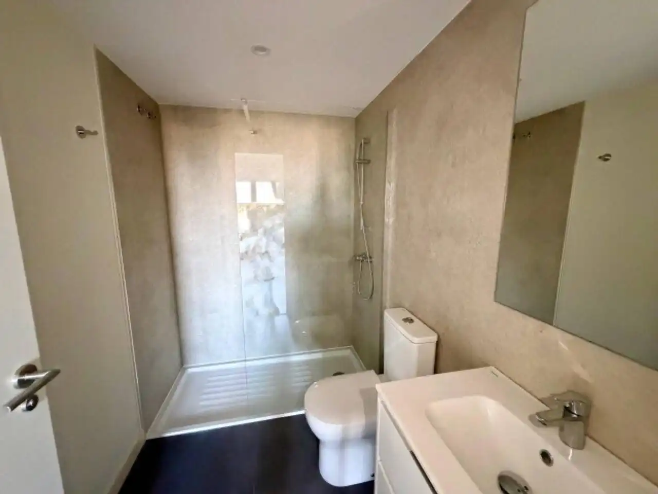 Bathroom of Flat for rent in Terrassa  with Air Conditioner, Heating and Parquet flooring