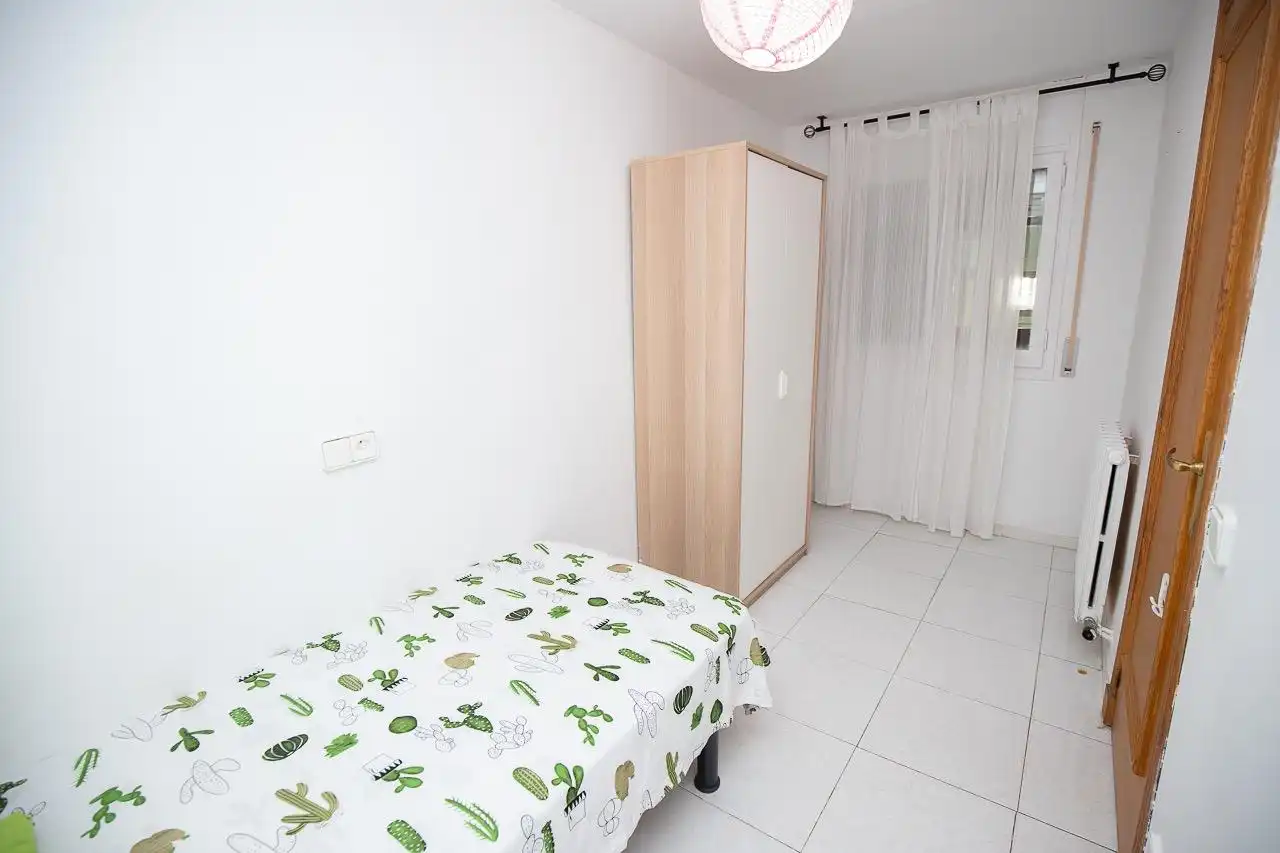 Habitación de Apartamento en venta en Tarragona con Terraza y Balcón