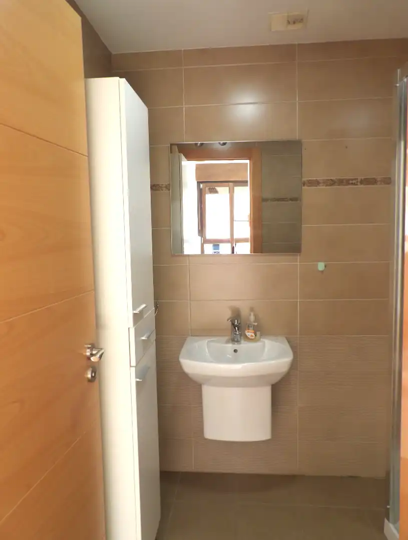 Baño de Apartamento en venta en León Capital  con Calefacción, Parquet y Amueblado