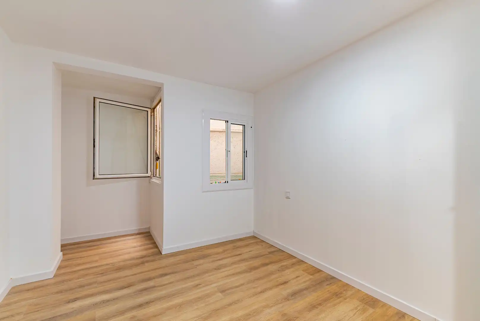Bedroom of Flat for sale in L'Hospitalet de Llobregat  with Air Conditioner, Heating and Parquet flooring