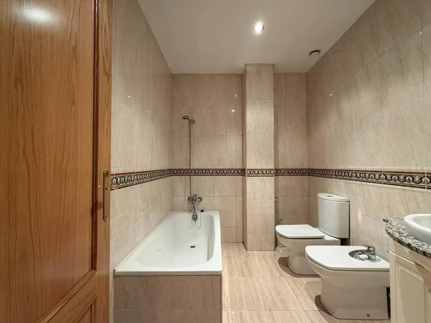Baño de Apartamento en venta en Ponferrada con Calefacción y Trastero