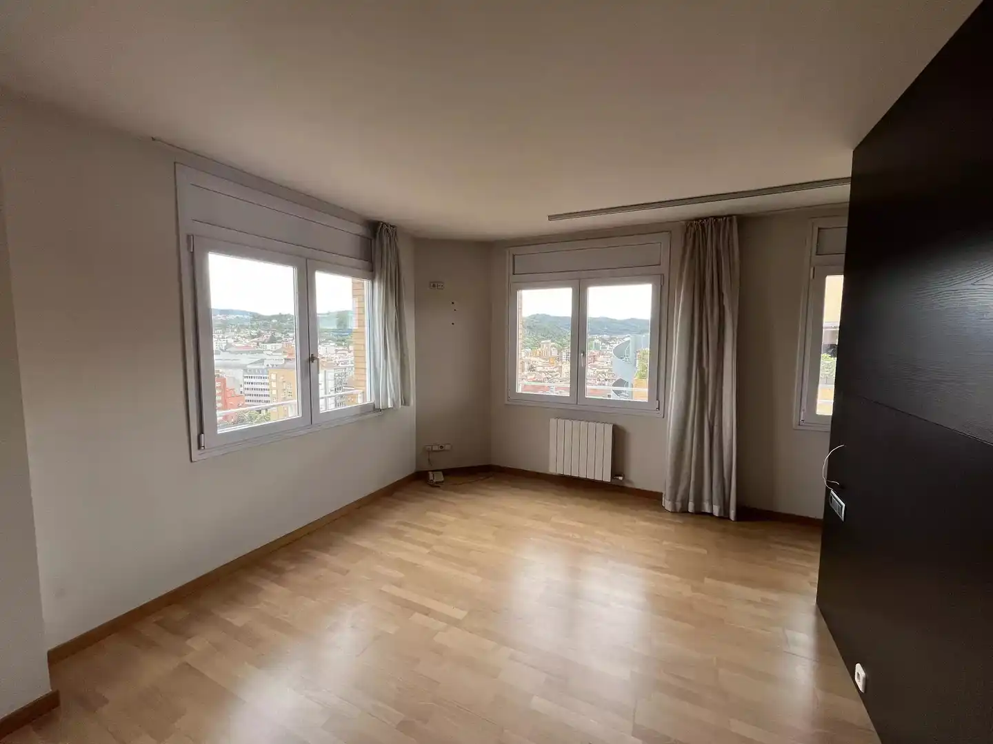Bedroom of Flat for sale in Girona  with Air Conditioner, Heating and Parquet flooring