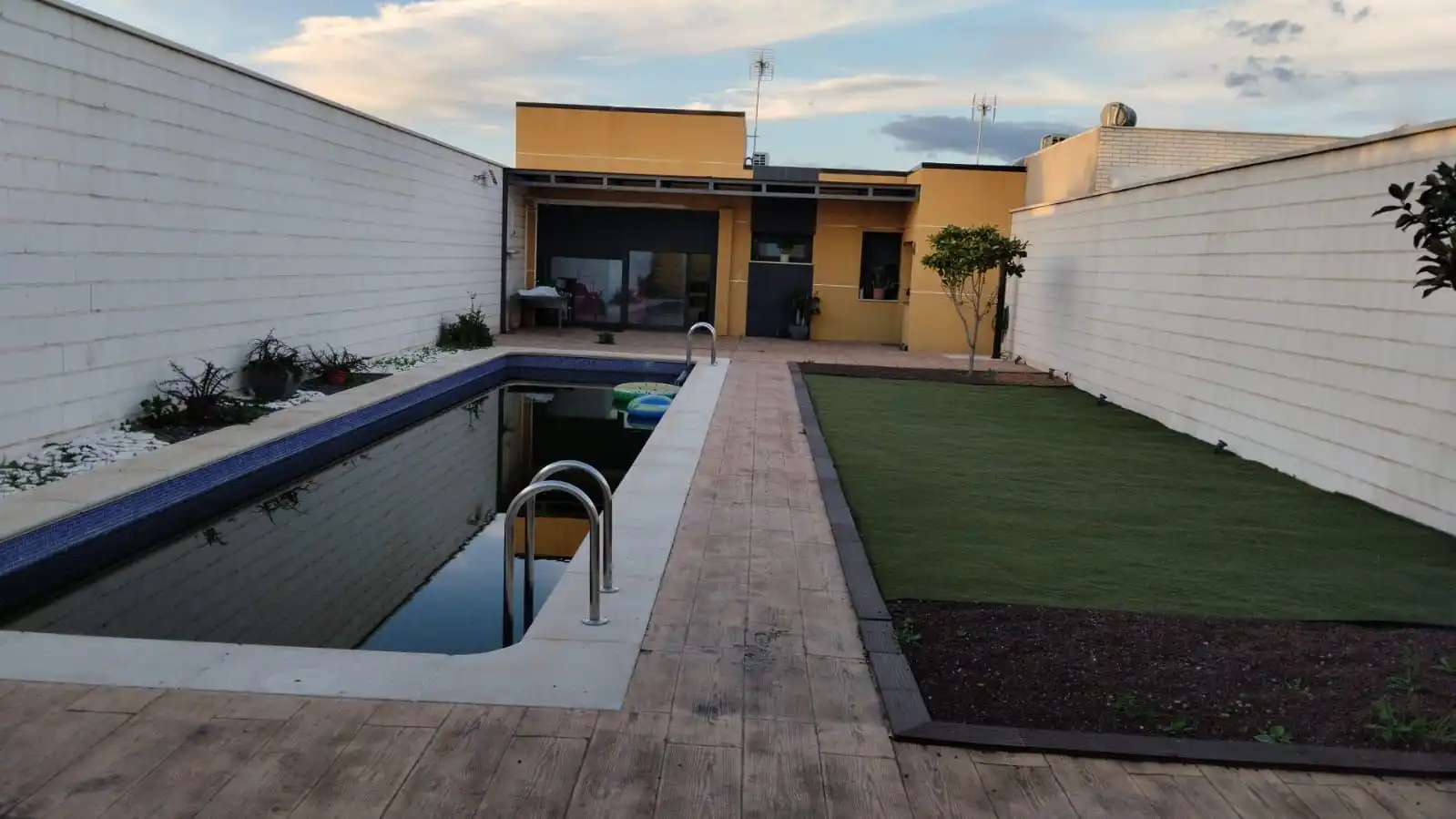Piscina de Casa o xalet en venda en Carrión de Calatrava amb Jardí privat, Terrassa i Piscina