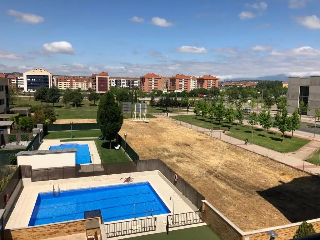 Swimming pool of Apartments for rent in  Logroño  with Air Conditioner, Heating and Terrace