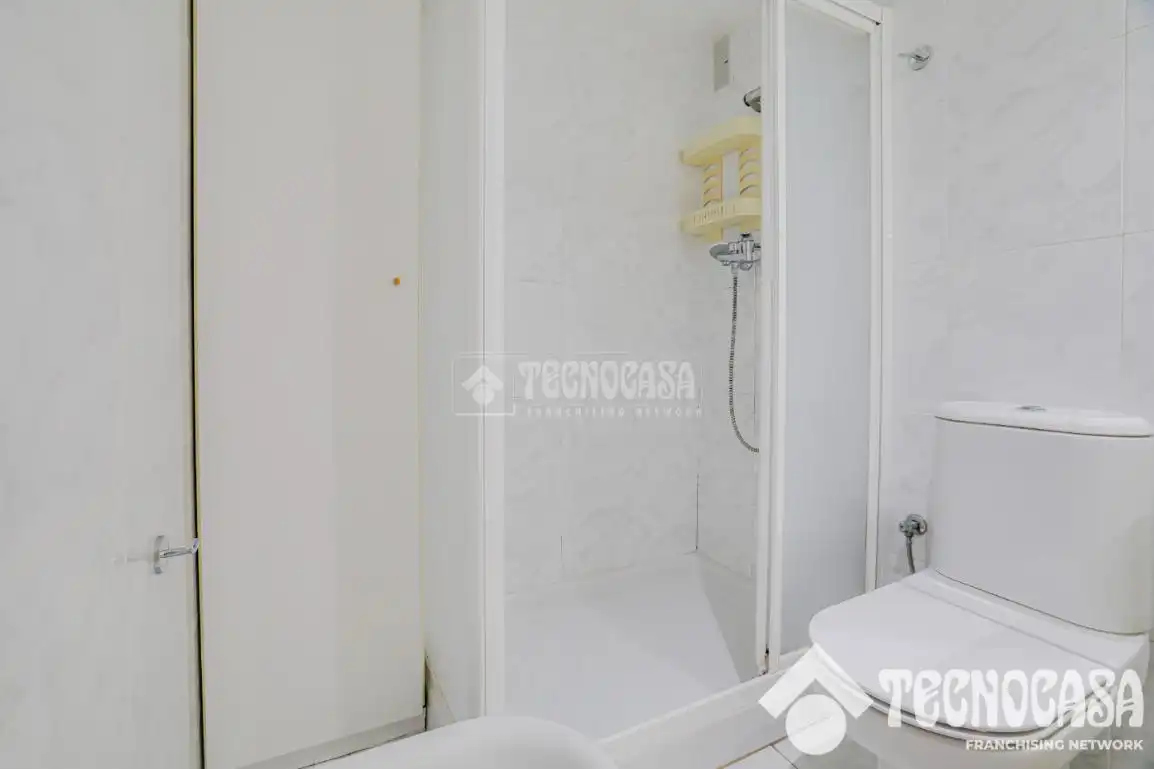 Bathroom of Flat for sale in Mataró  with Air Conditioner, Heating and Storage room