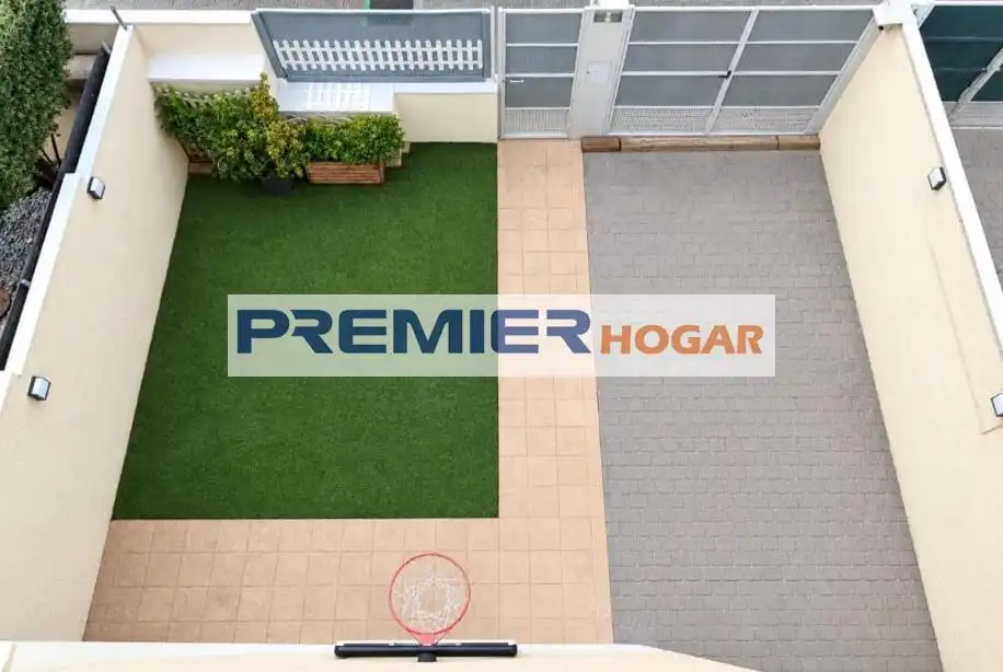 Terraced house with garden to rent in Calle de Eduardo Chillida, imagen 2