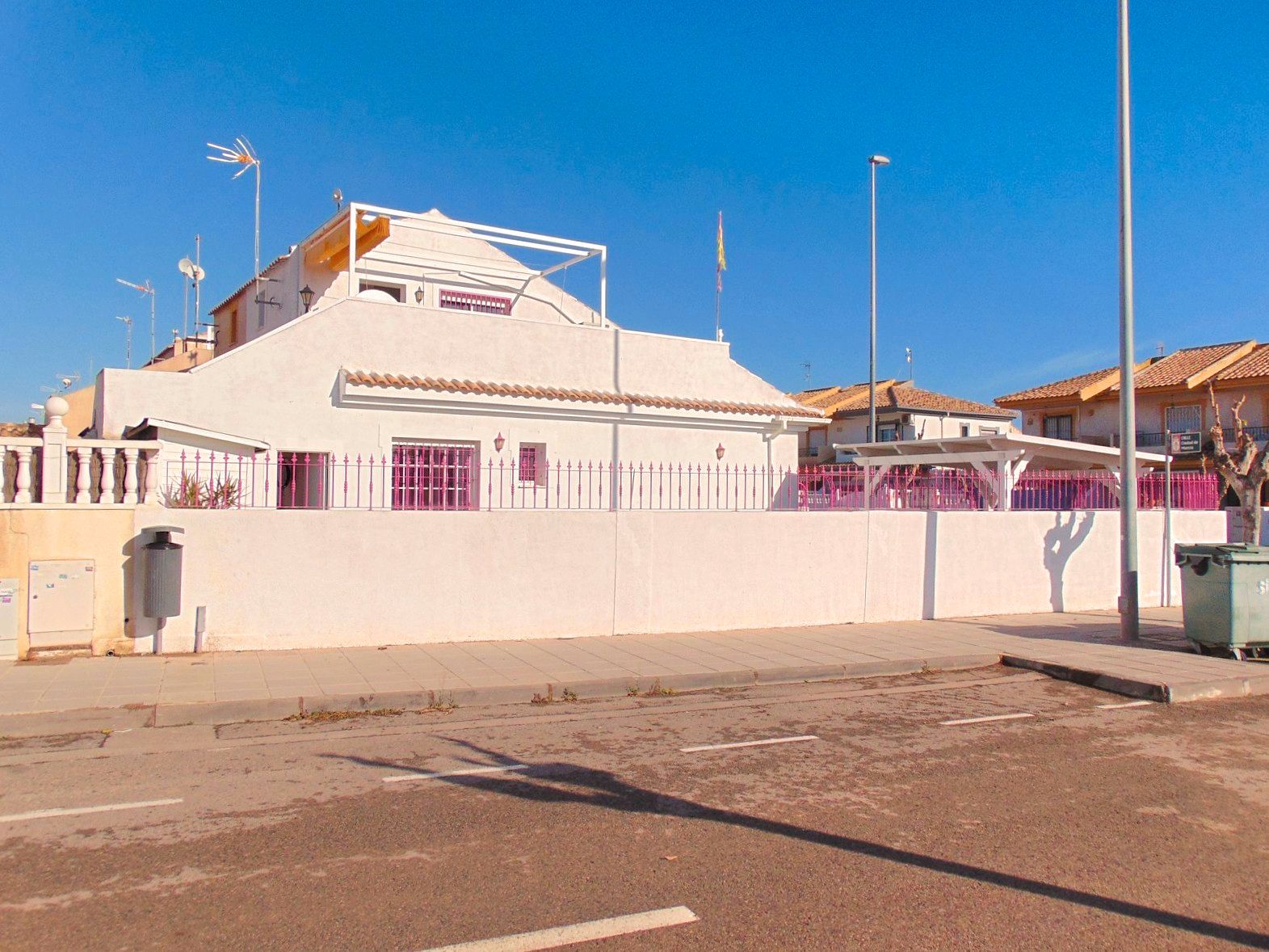 Exterior view of Single-family semi-detached for sale in Pilar de la Horadada  with Air Conditioner, Heating and Private garden