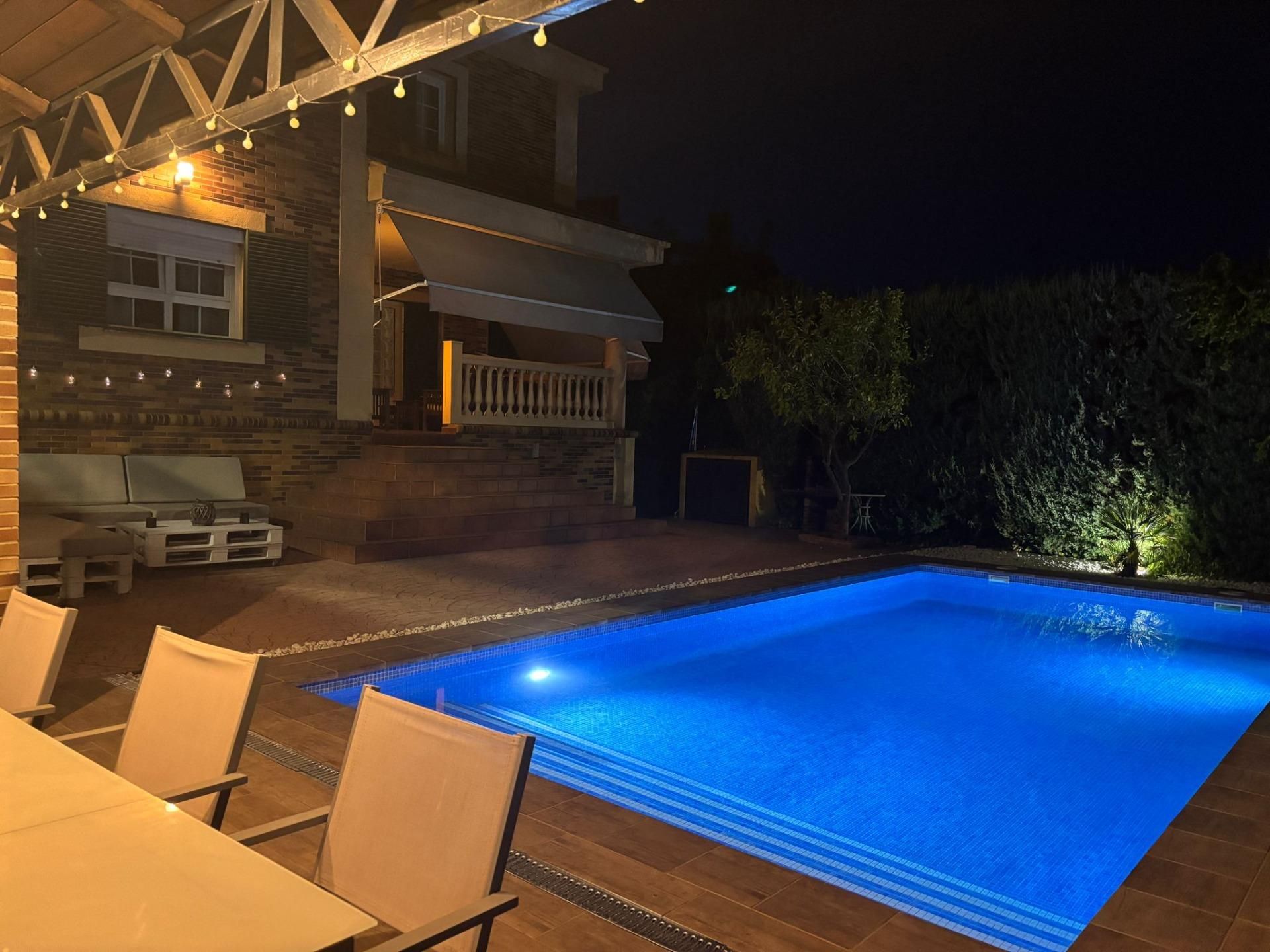 Piscina de Casa o xalet en venda en Badajoz Capital amb Aire condicionat, Calefacció i Jardí privat