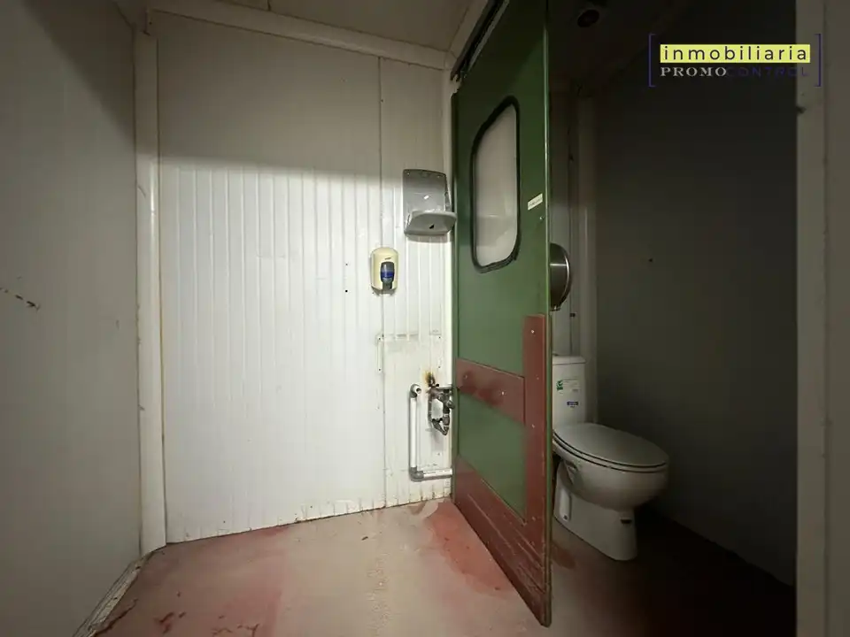 Bany de Local de lloguer en Zuera amb Aire condicionat