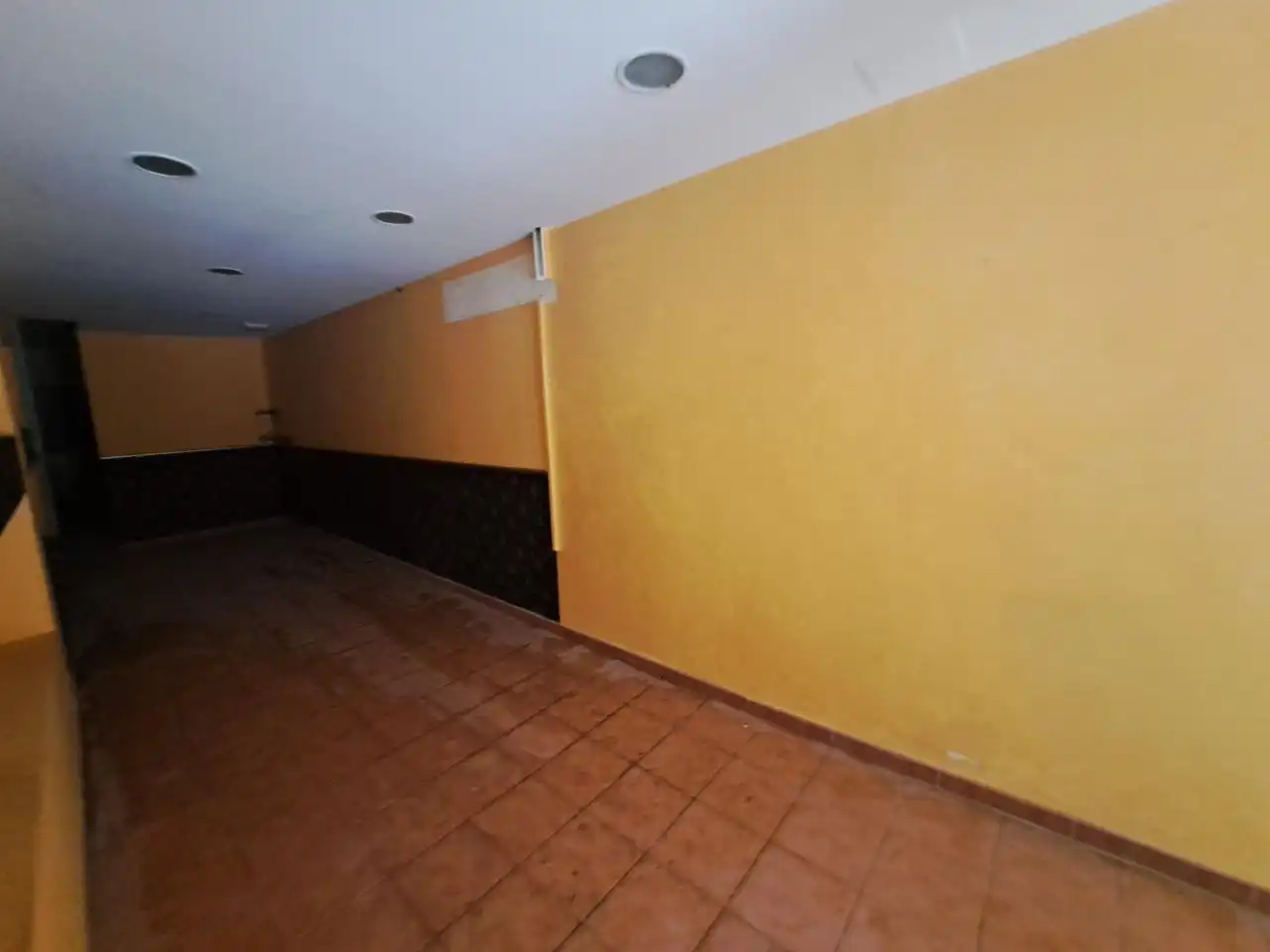 Gewerbefläche zur Miete in Calle del Monasterio de Siresa 8, imagen 3