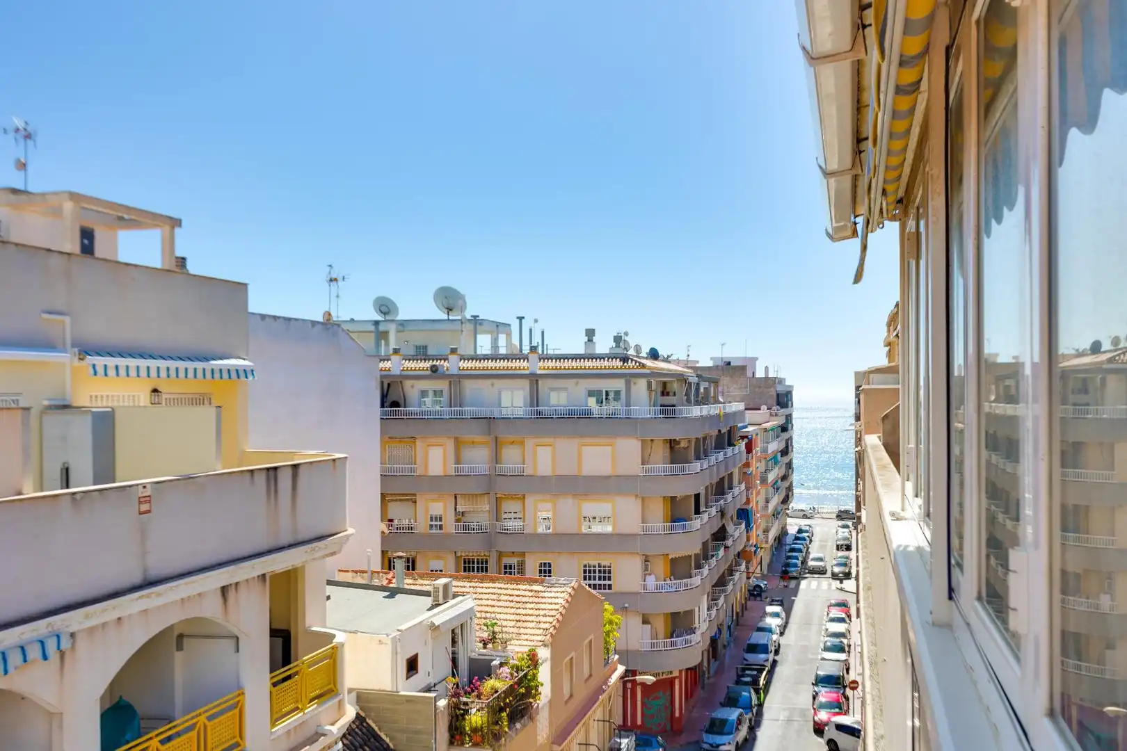 Außenansicht von Dachboden zum Verkauf in Torrevieja mit Klimaanlage, Terrasse und Möbliert