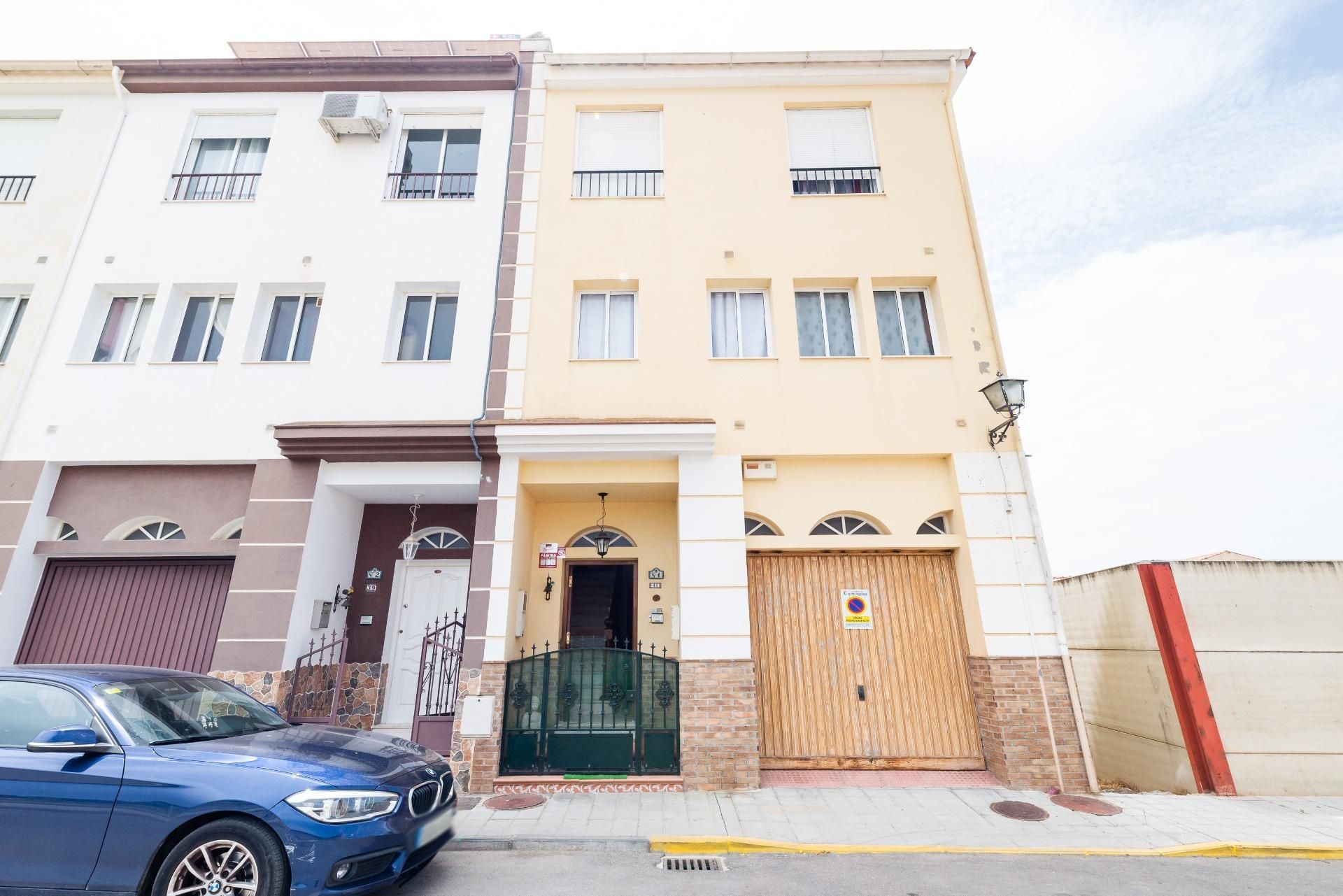 Exterior view of Single-family semi-detached for sale in Fuente Vaqueros