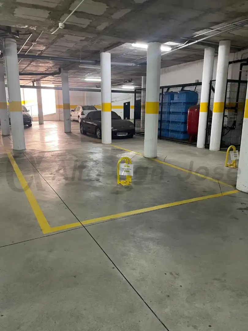 Parking of Garage for rent in La Rinconada