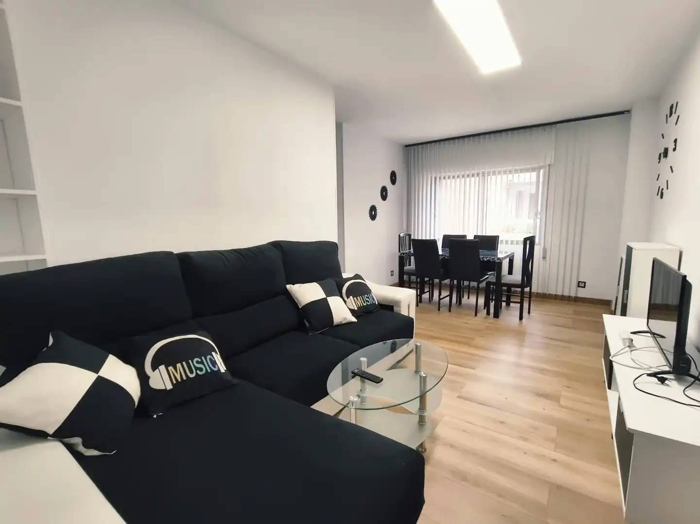 Wohnzimmer von Wohnung zur Miete in Medio Cudeyo mit Parkett und Möbliert